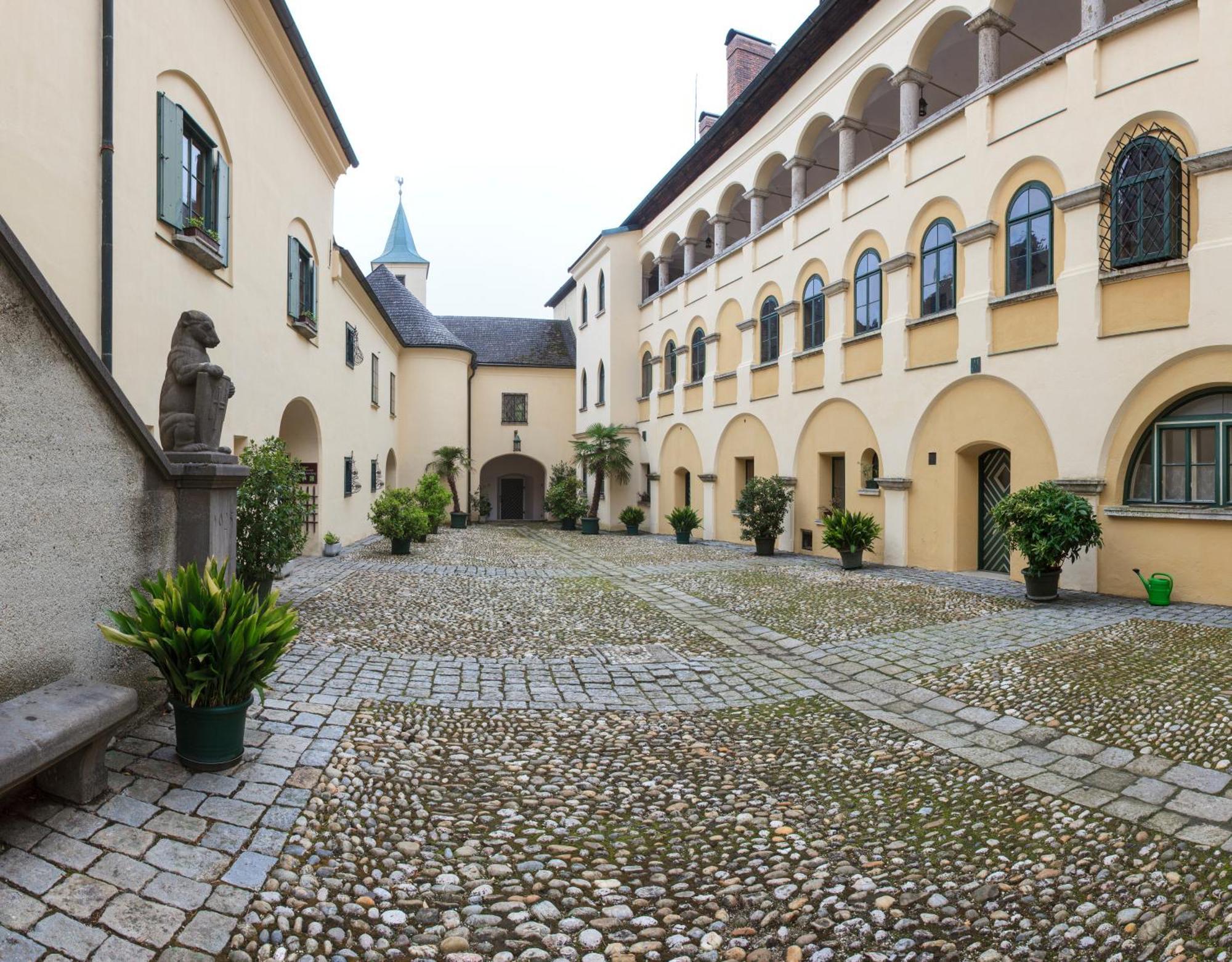 Fruhstuckshotel Scharinger Haag am Hausruck Exteriör bild